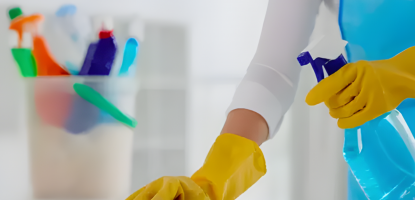 Quais as diferenças entre Água Sanitária e Água Oxigenada na limpeza de casa?