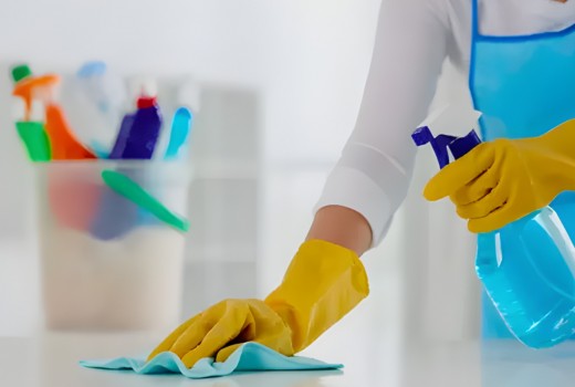 Quais as diferenças entre Água Sanitária e Água Oxigenada na limpeza de casa?