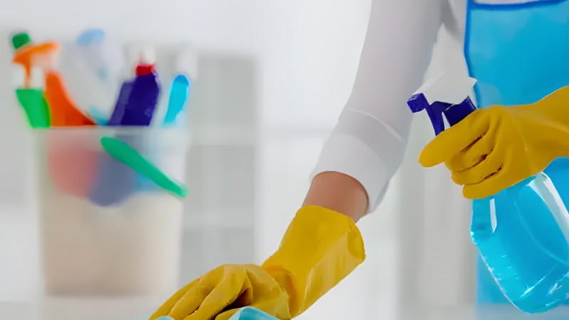 Quais as diferenças entre Água Sanitária e Água Oxigenada na limpeza de casa?