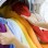 Qual o posicionamento das roupas, na máquina de lavar, que ajudam na economia de água?