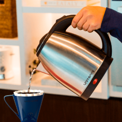 Chaleira Elétrica Inox 1,8 L Unitermi 220V Atacama